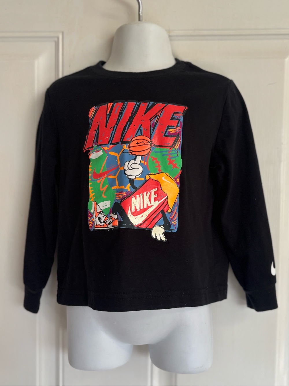 2T Nike Unisex Black/Multicolored Basketball long sleeve T-Shirt.  In EUC!